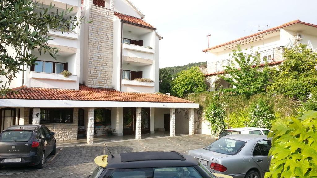 Apartments Vojin Trogir Exterior photo