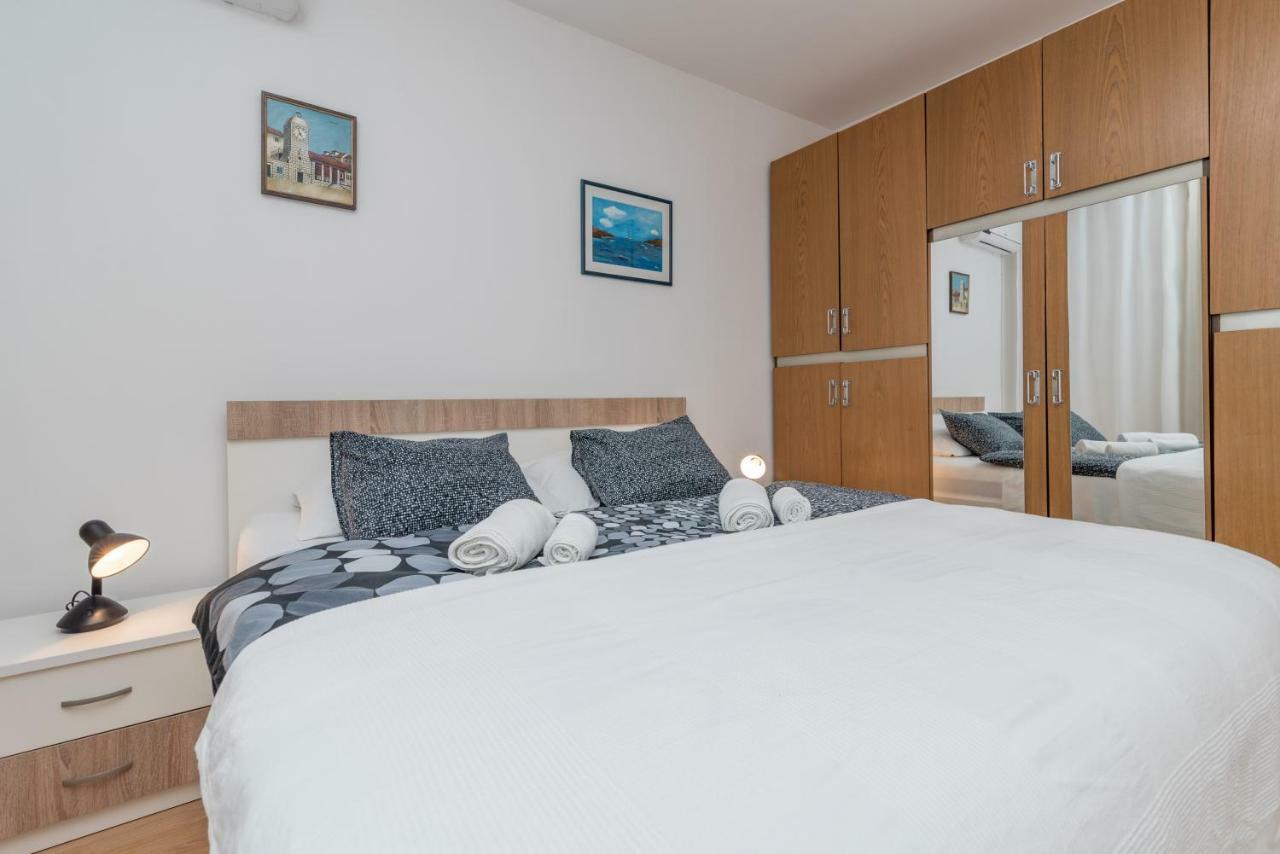 Apartments Vojin Trogir Exterior photo