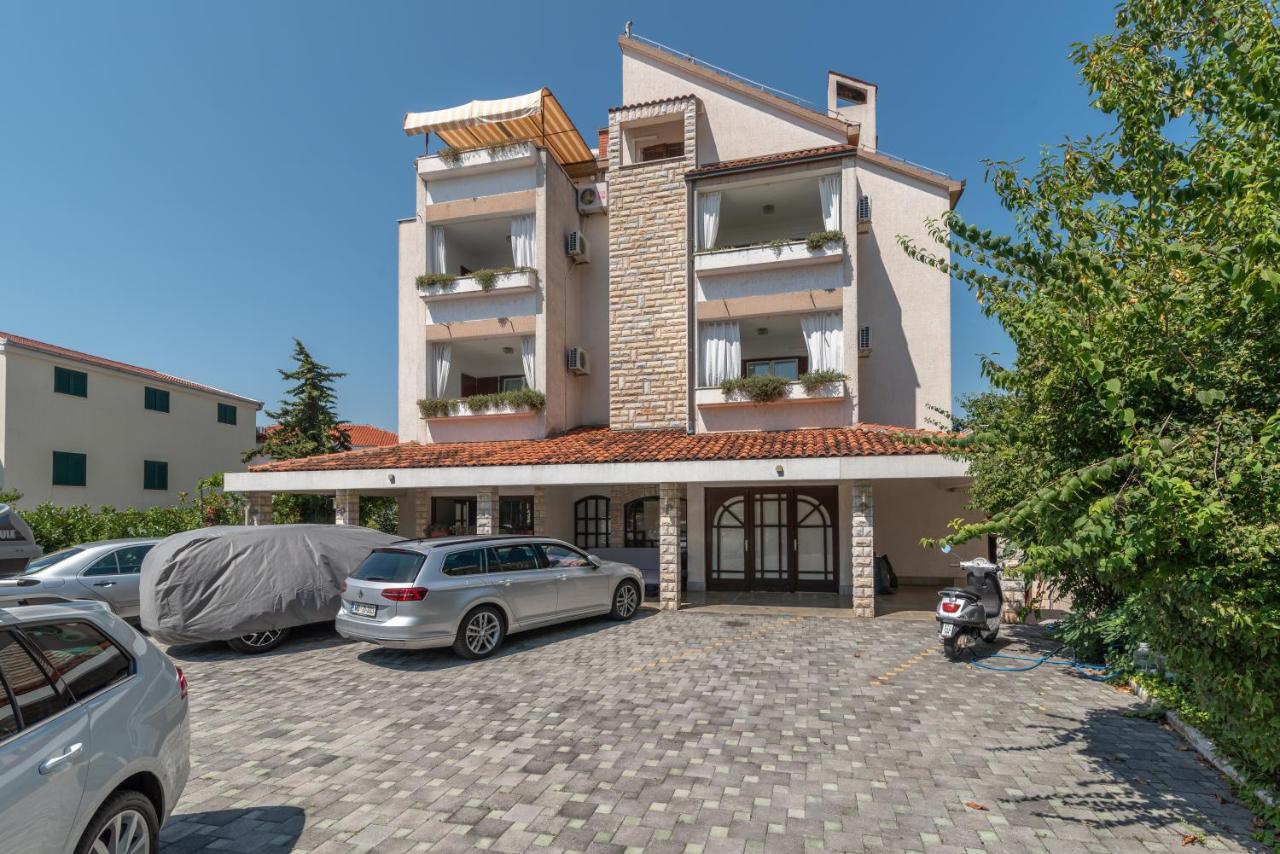 Apartments Vojin Trogir Exterior photo
