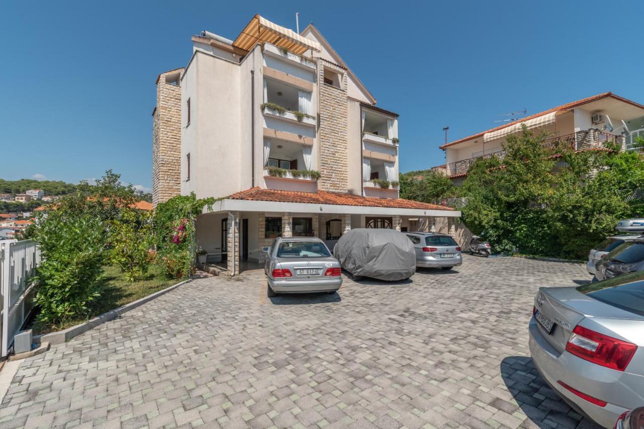 Apartments Vojin Trogir Exterior photo