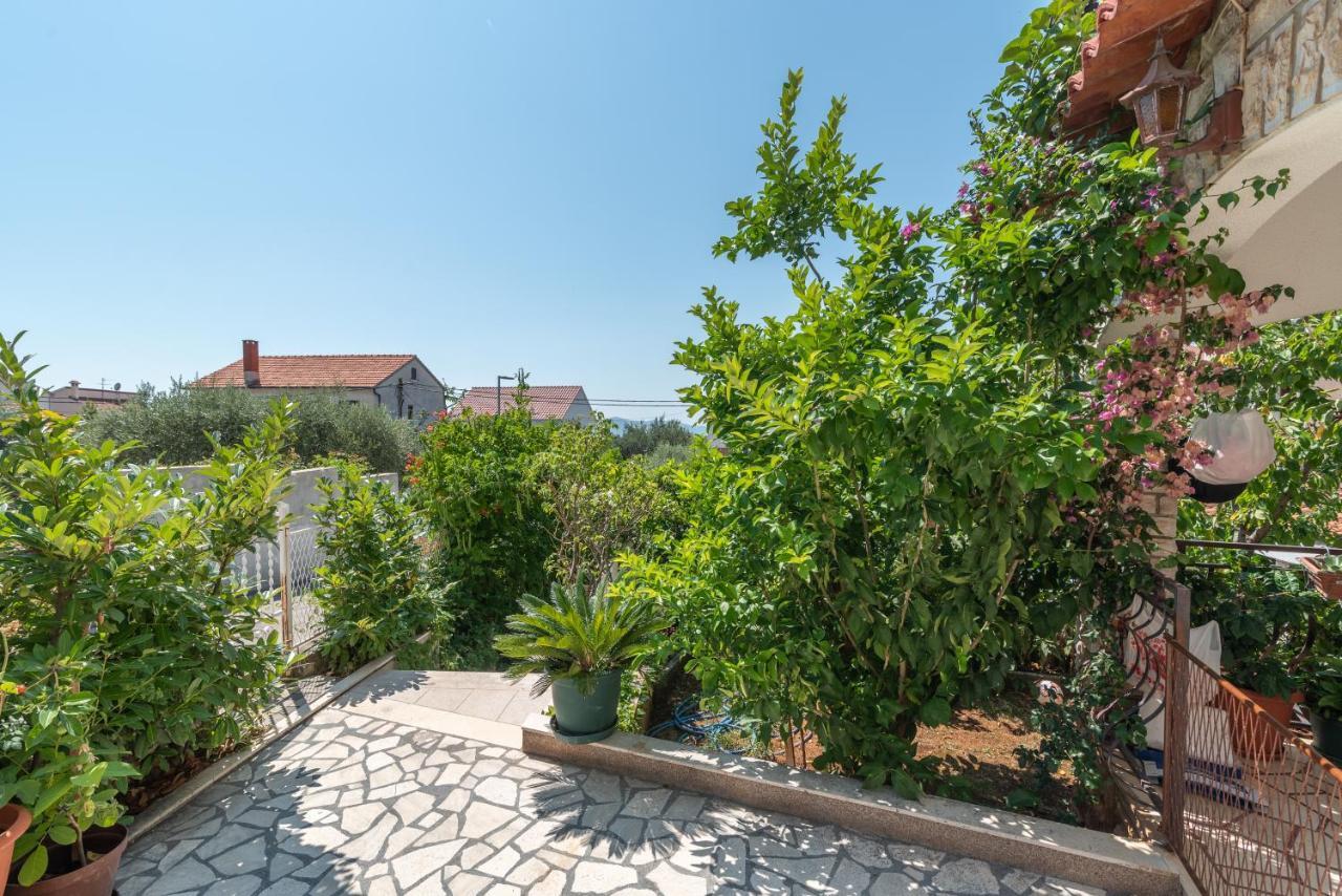 Apartments Vojin Trogir Exterior photo