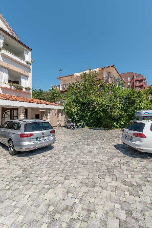 Apartments Vojin Trogir Exterior photo
